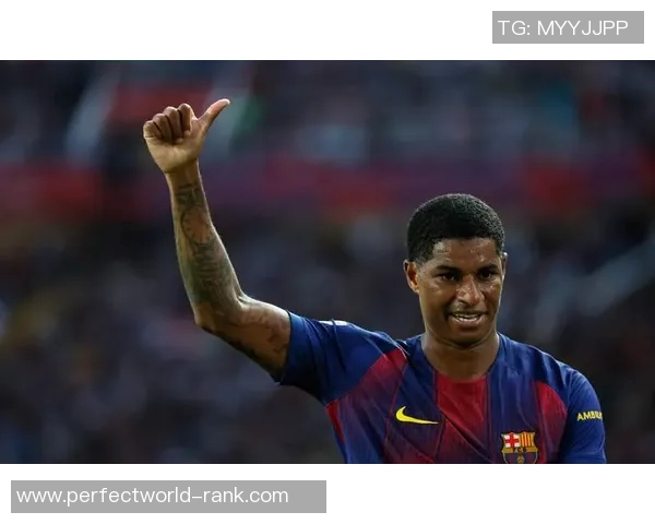 巴萨友谊赛大胜巴黎圣日耳曼帽子戏法引发全场狂欢分析