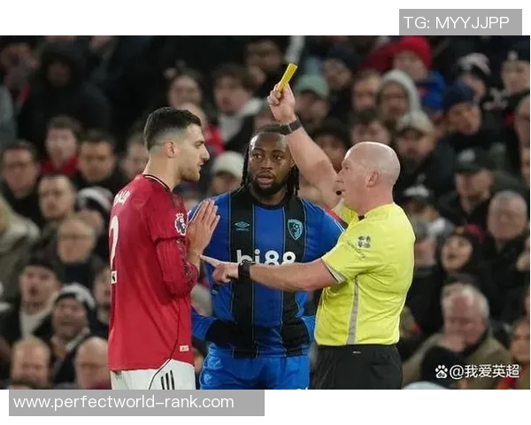 英超焦点战：多特蒙德逆转曼联引发争议判罚全场沸腾