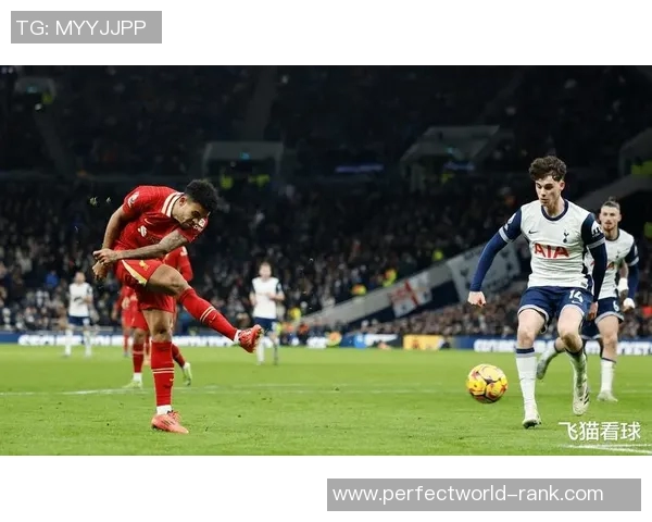 足总杯激战曼联与利物浦互交白卷全场气氛紧张引发球迷热议