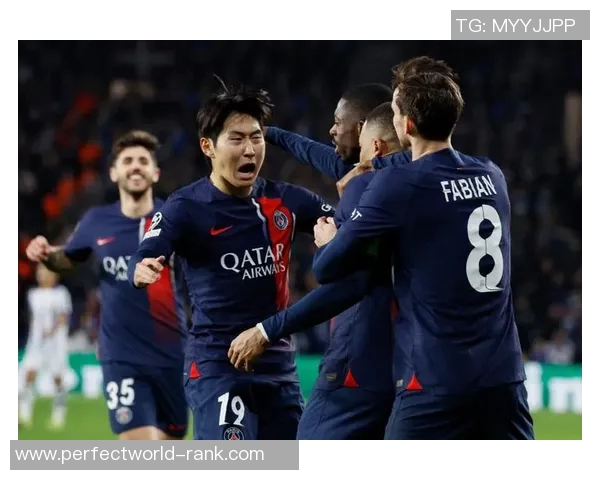 友谊赛惊现乌龙球里昂大胜巴黎圣日耳曼五球零封全场欢呼